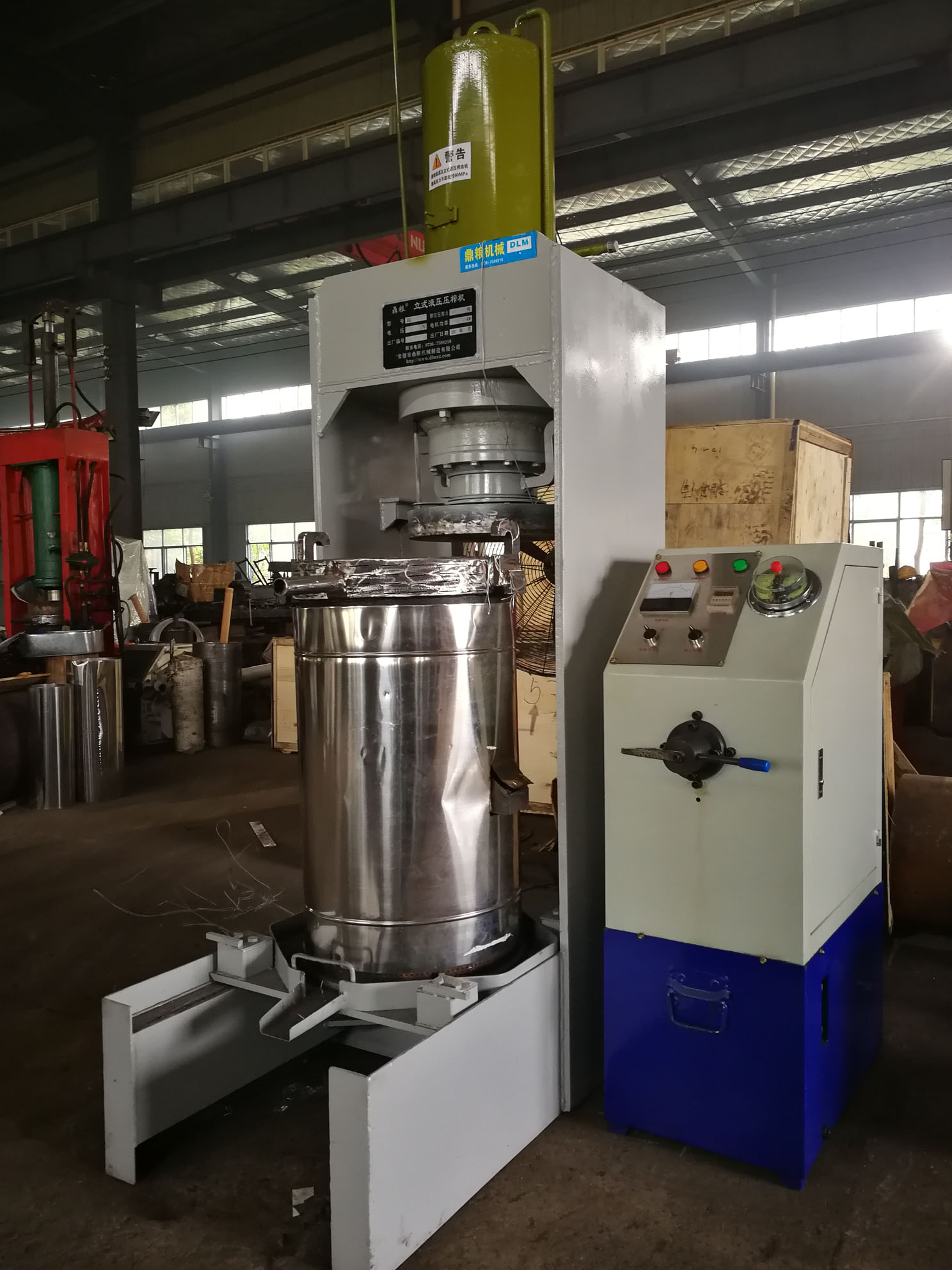 不銹鋼超高壓立式液壓壓榨機，果汁壓榨機，果渣壓榨機，藥材壓榨，油渣處理，白土壓榨